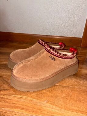 UGG Women’s Tazz II Platform Slipper - Chestnut - size 9